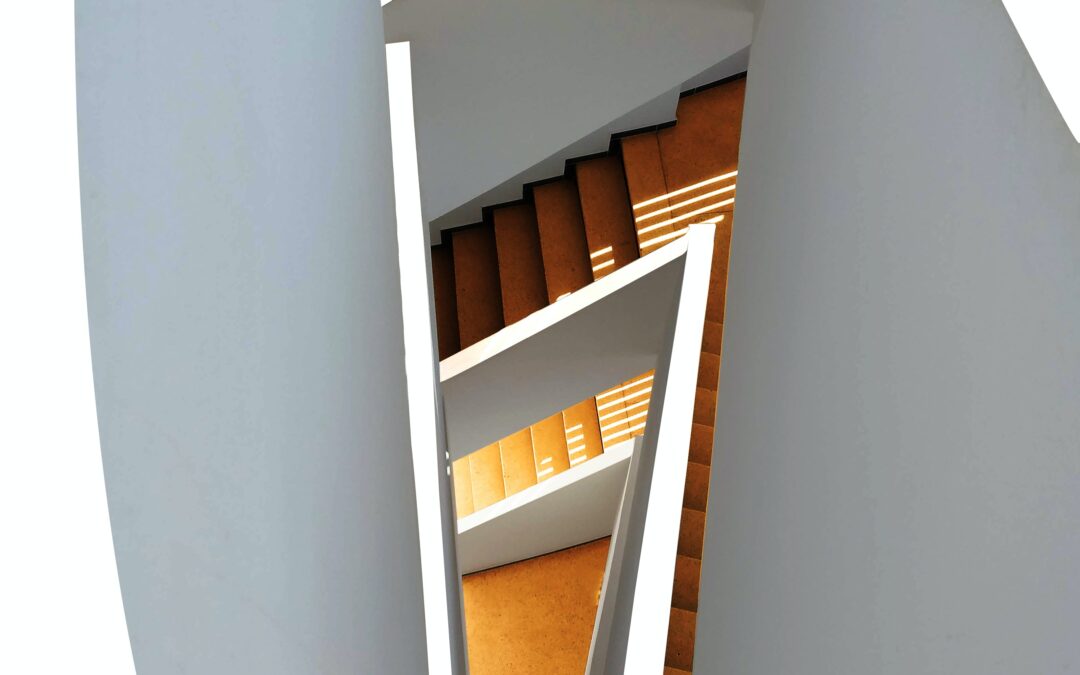 Jak zamontować schody spiralne? Schody kręcone wymiary